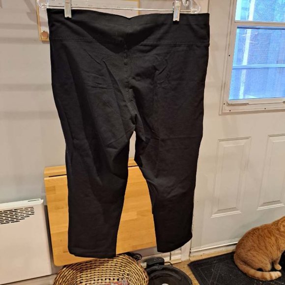 NWT black women's yoga pants / capris - Picture 6 of 9